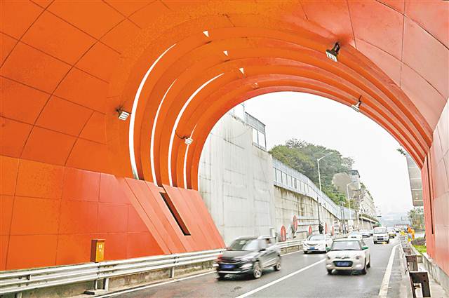 主城区交通拥堵治理行动稳步推进 主要道路早晚高峰小时平均车速上升3％