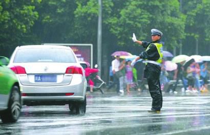 严查疲劳驾驶 重庆高速首次启用货运车辆连续驾驶时长查询系统