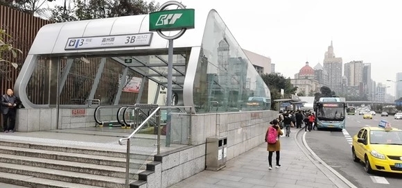 离轨道站出口更近！ 主城将优化118个公交站