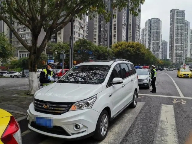 停车不要太任性 九龙坡区将对乱停车严管严查