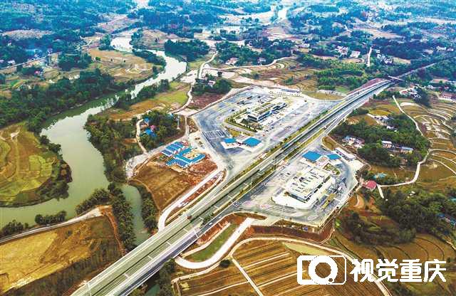    重庆高速公路最大服务区试运营