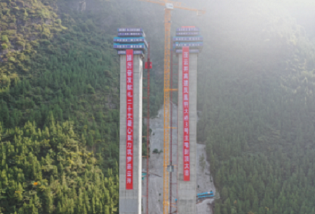 凤凰特大桥主墩封顶 巫云开高速建设按下加速键