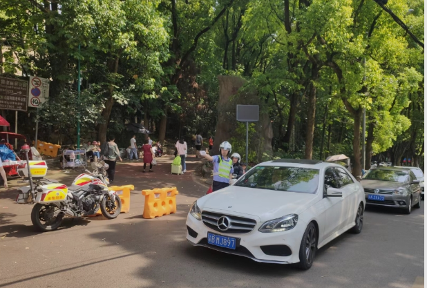 “五一”假期重庆道路日均车流量达370.93万辆 创历史新高
